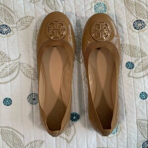 Tory Burch Caroline Ballet Flat Patent Leather Tan Gloss 10